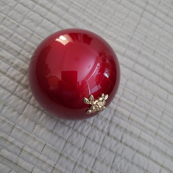 Jason Wu Glass Ornament Set  of 3. - Picture 8 of 16